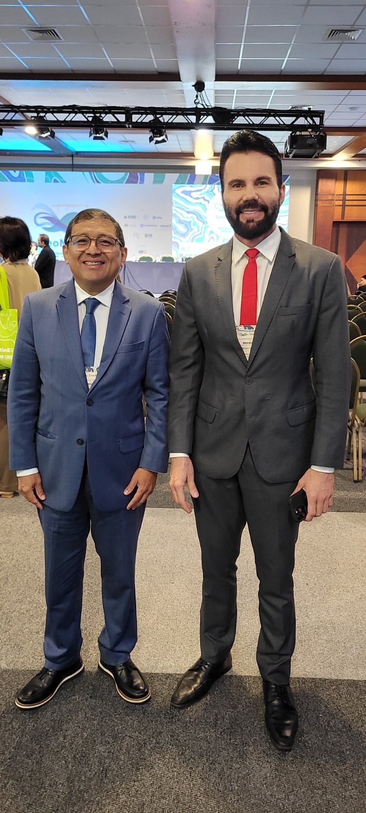 Na foto, o presidente do SGB, Inácio Melo (dir), e o diretor-geral da ANM, Mauro Henrique Moreira Sousa (esq)