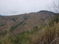 Facetas triangulares na Serra da Caieira.