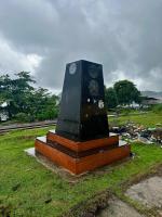Monumento na Praça do Petróleo, que marca a descoberta de  petróleo na Bahia/Brasil, no bairro de Lobato. Salvador/Ba.